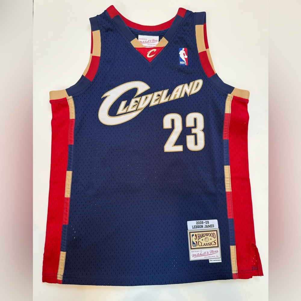 Youth Basketball Jersey Cleveland Cavaliers LeBron James Size Medium